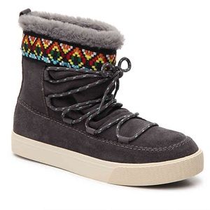 Tom’s Alpine boots size 7.5